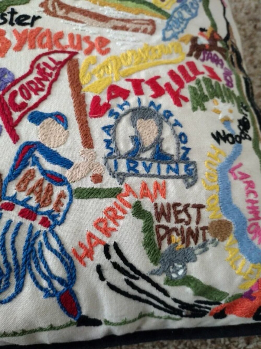 Catstudio New York Pillow Hand Embroidered, Iconic Places - Picture 7 of 16